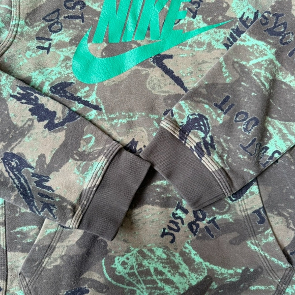 Nike Kids Hoodie - Camo Green and Black Camo Size M Activewear Athleisure - Picture 8 of 13